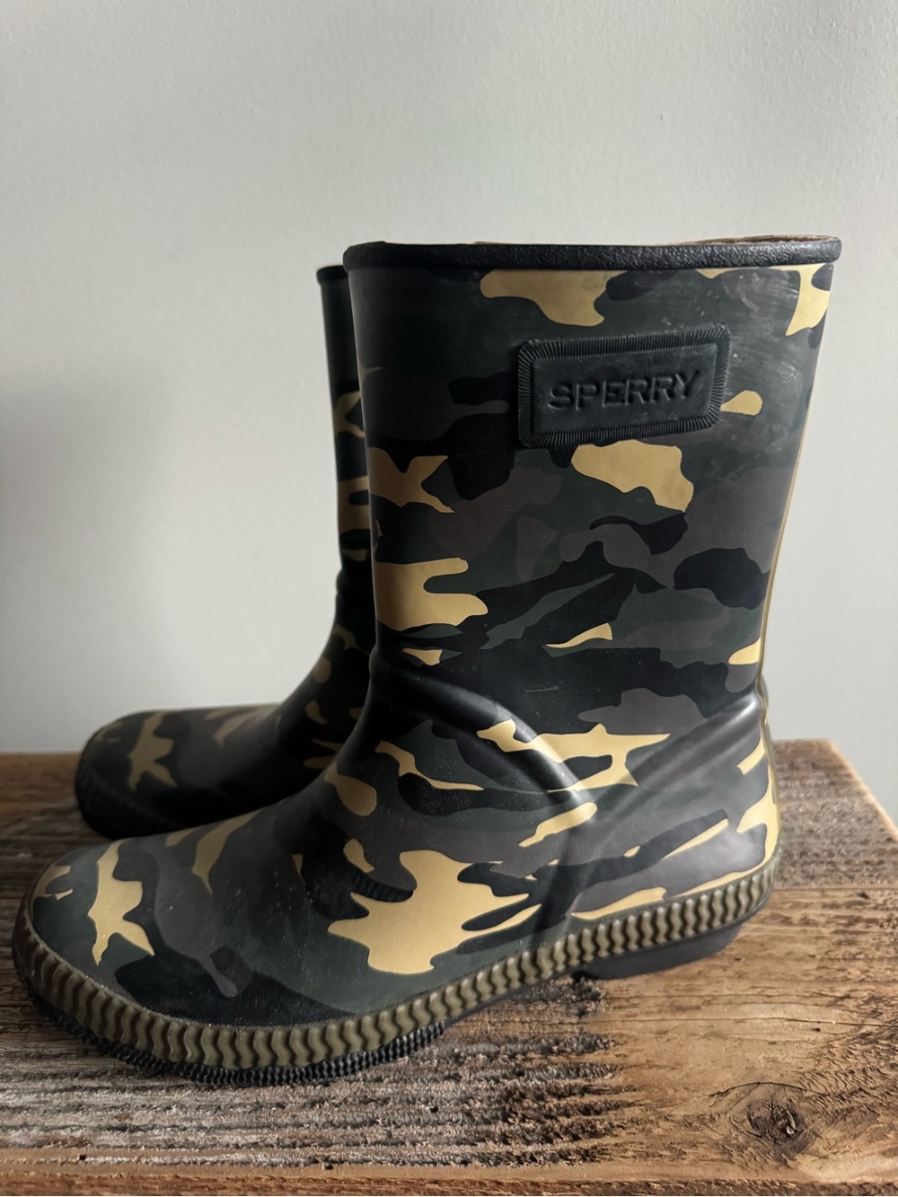 USED-Women’s Camouflage Rain Boots - Green Camo-SIZE 10